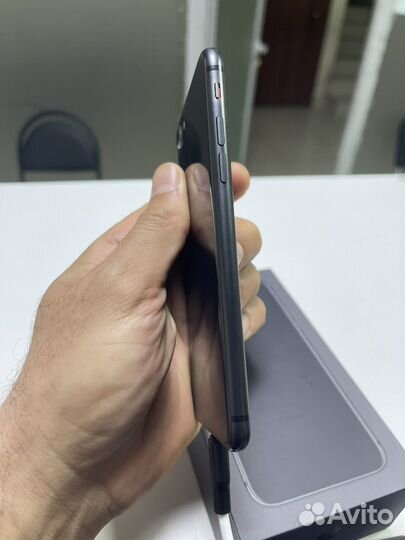 iPhone 8, 64 ГБ