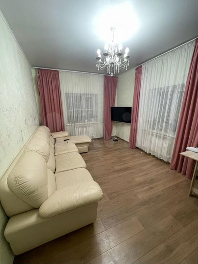 Коттедж 300 м² на участке 10 сот.