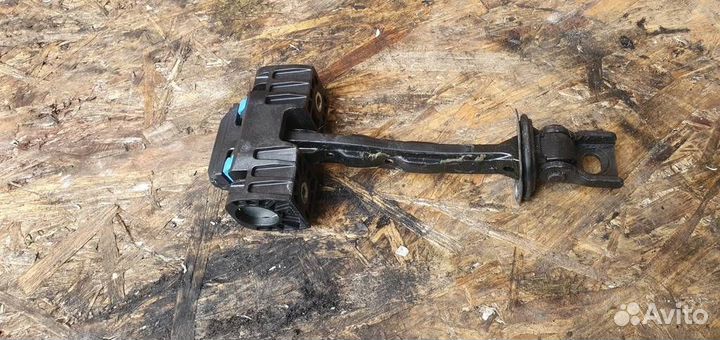 Ограничитель двери передний Volkswagen Tiguan 200