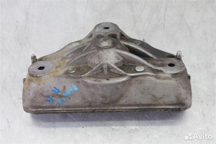 Кронштейн амортизатора Porsche Cayenne 955