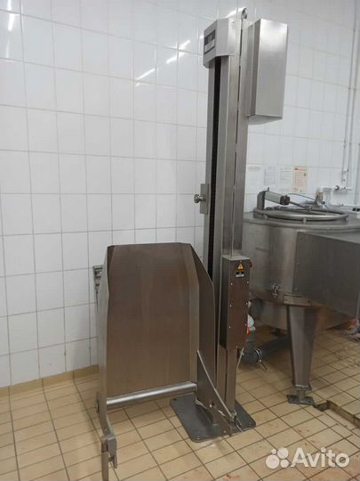 Подъемники-опрокидыватели чан-тележек (чебурашек)