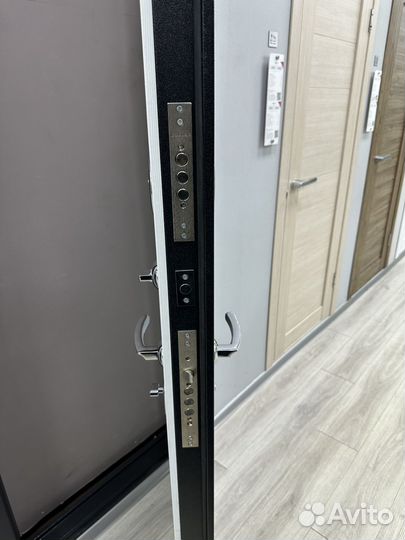 Дверь входная металлическая