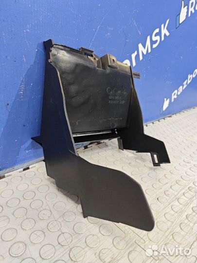 Дефлектор радиатора Renault Duster