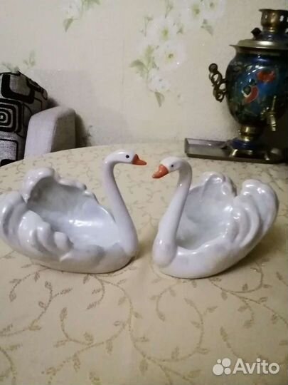 Лебедь фарфоровый, конфетница