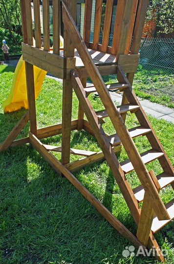 Деревянная площадка