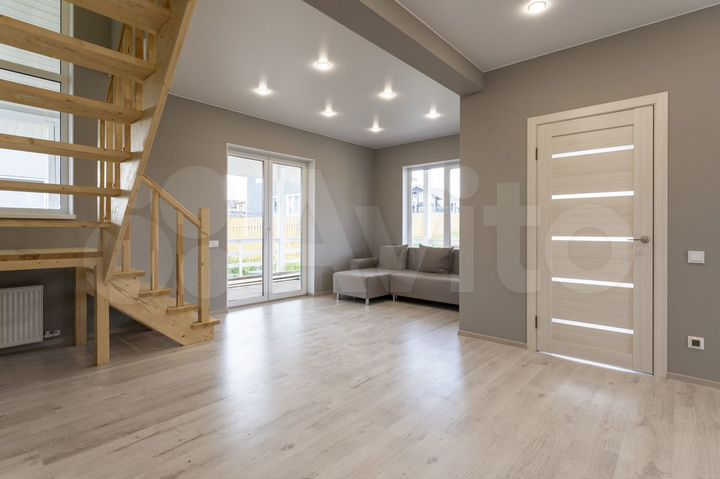 Коттедж 191 м² на участке 10,6 сот.