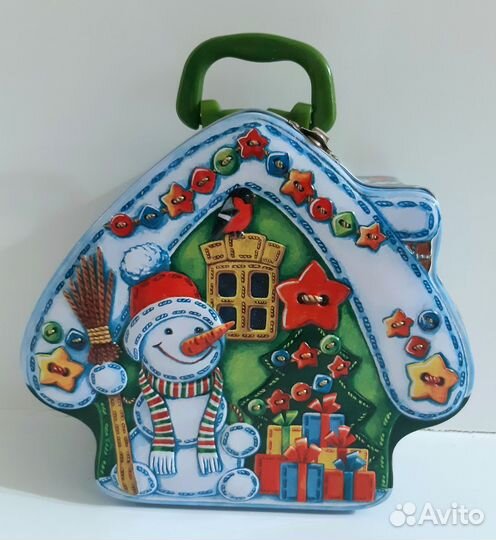 Металлическая коробка для новогодних подарков