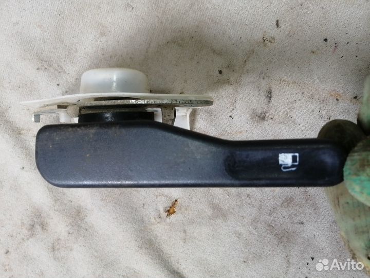 Ручка открыван.лючка бензобака Nissan Primera 2000