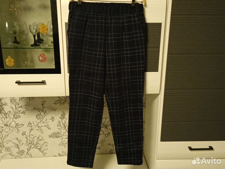 Школьные брюки для девочки-подростка