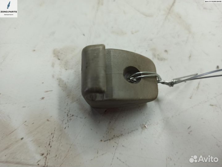 Крепление (крючок) солнцезащитного козырька 705857552 на Volkswagen Transporter T4
