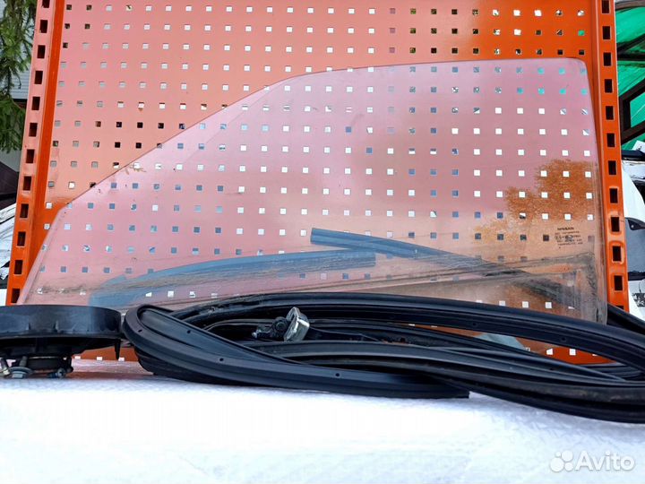 Стекло Nissan Juke