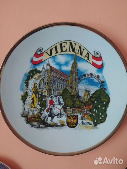 Декоративные тарелки-сувениры разных стран