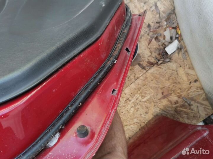 Дверь задняя Mitsubishi Carisma