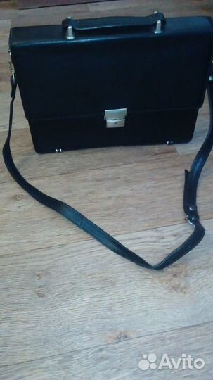 Кожаный портфель