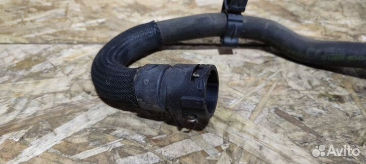 Патрубок охлаждения Land Rover Freelander 2 2.2