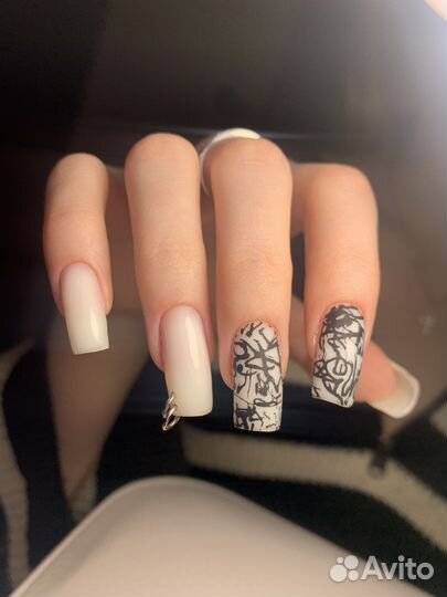 Модель Наращивание ногтей маникюр