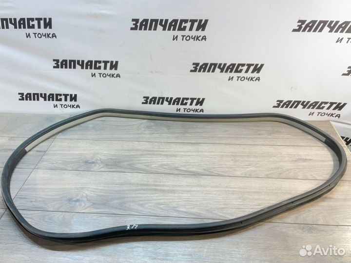 Уплотнительная резинка боковой двери задняя правая