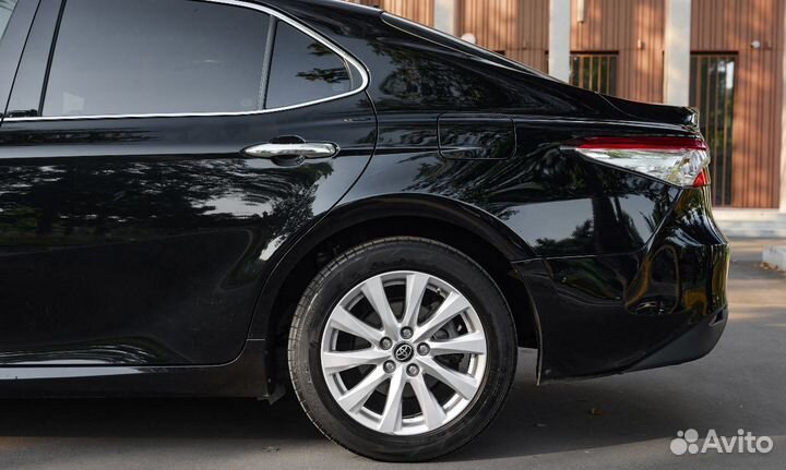 Аренда Toyota Camry XV70 (2017—2021) от одной минуты в Москве