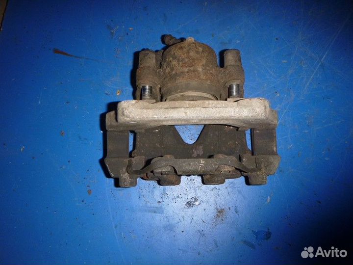 Суппорт передний правый BMW X1 E84 2009