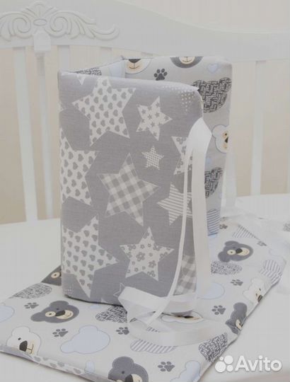 Комплект в кроватку новый