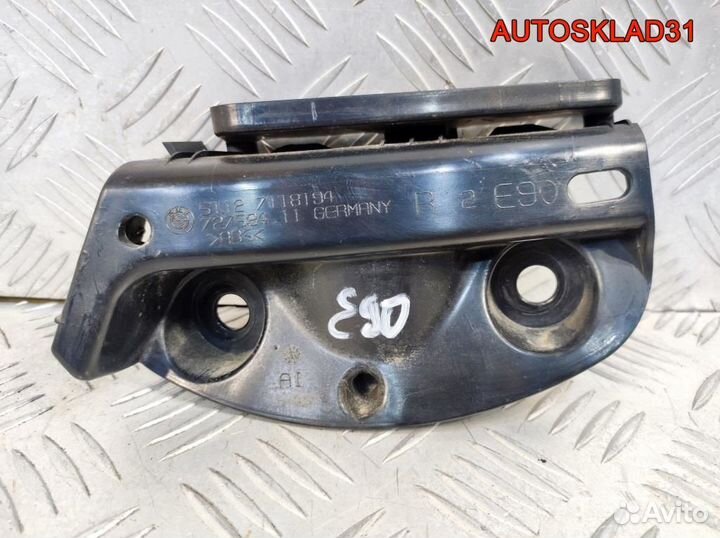 Направляющая заднего бампера правая BMW E90