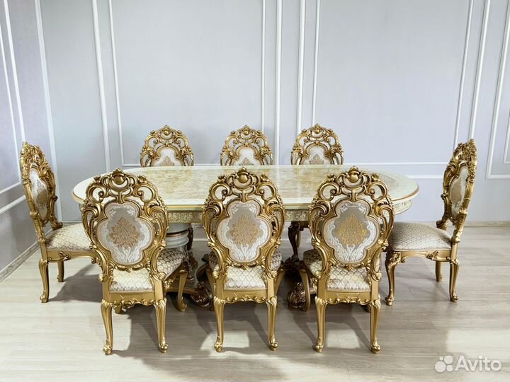 Стол и стулья