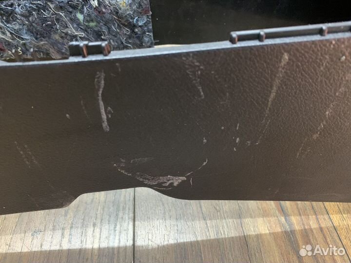 Toyota Corolla E18 Консоль с подлокотником