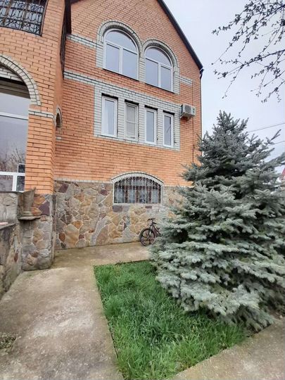 Дом 263 м² на участке 8 сот.