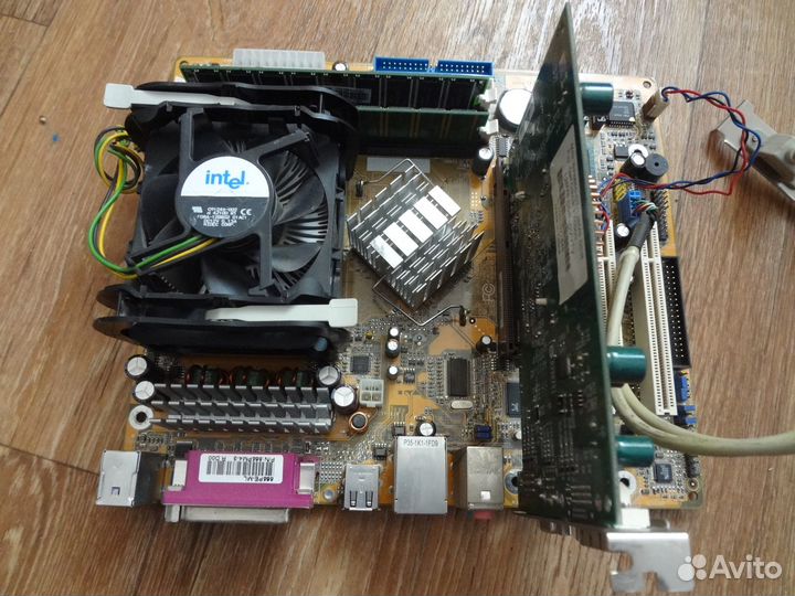 Материнская плата с процессором и памятью