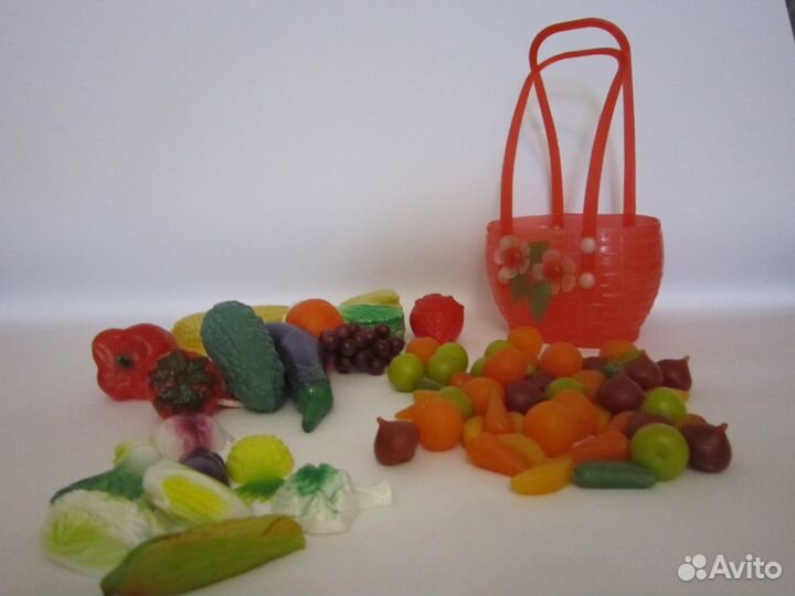 Игрушечная корзина с фруктами