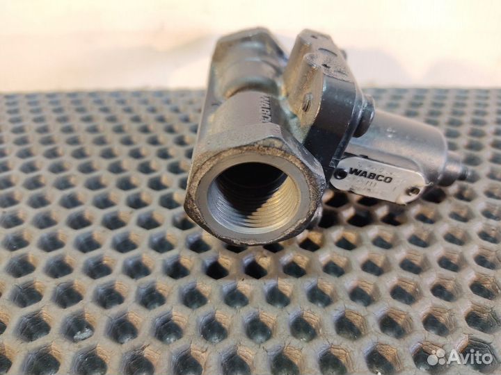 81521106092 Клапан перепускной