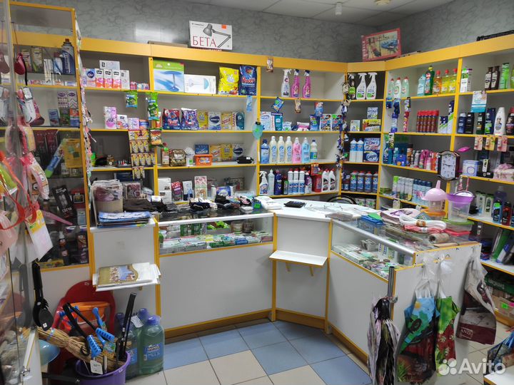 Торговое оборудование (стеллажи, холодильники)