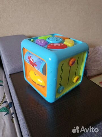 Развивающий кубик бизиборд