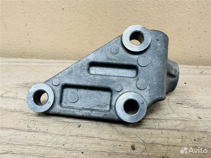 Кронштейн редуктора задний левый Kia Sportage 4