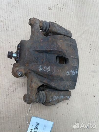 Суппорт тормозной передний правый Toyota Corolla