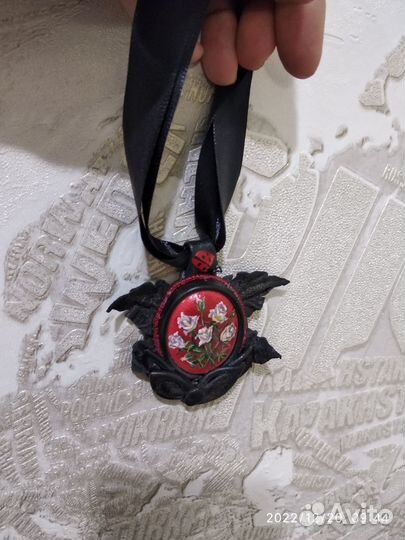 Колье с кабошоном из кожи