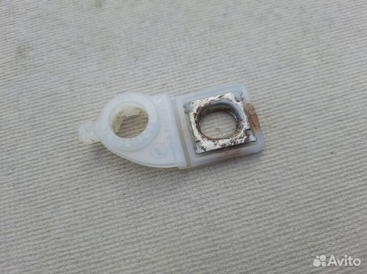 Крепление левой фары Audi A6 C5