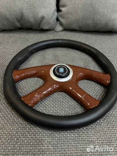 Спортивный руль Nardi с деревянной вставкой
