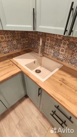 Кухня угловая бежевая