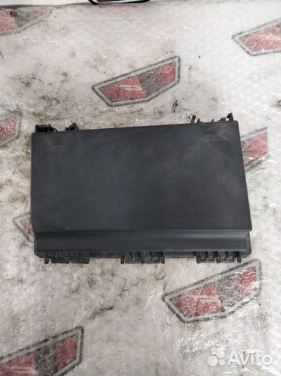 Крышка блока предохранителей Опель Астра H GTC