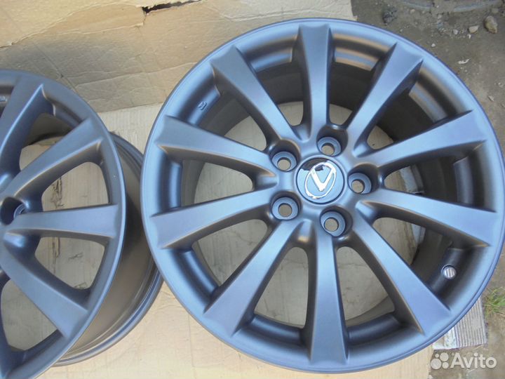 Оригинальные литые диски Lexus 8J R17 et45 5X114.3