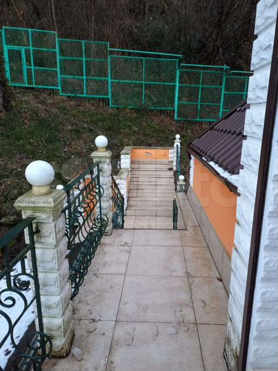 Дом 200 м² на участке 6,3 сот.