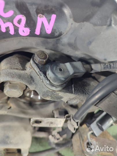 Ступица передняя левая Mitsubishi Chariot Grandis