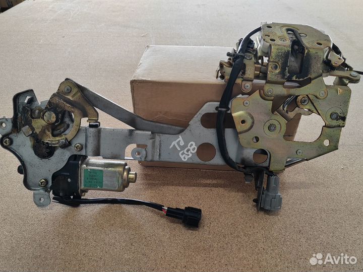 Замок двери задний левый nissan Sirena