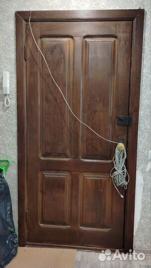 Дверь входная деревянная