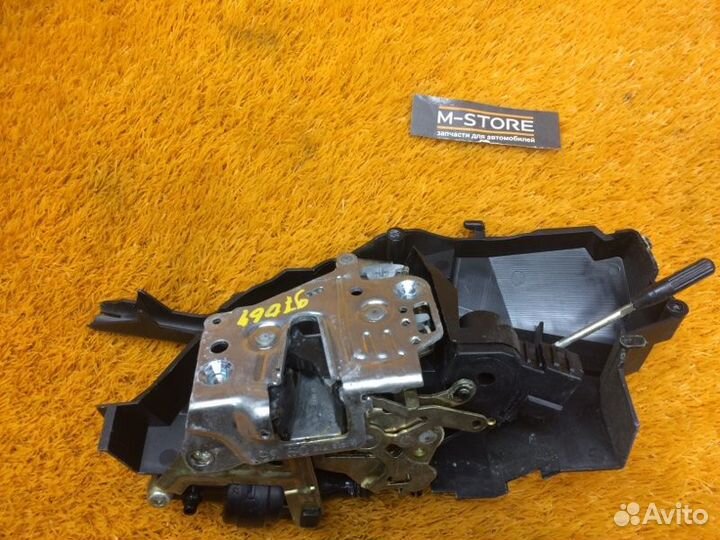 Замок двери передний левый Mercedes-Benz C-Class