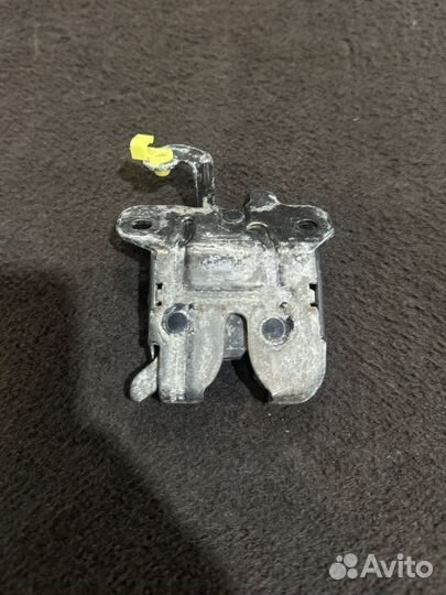 Замок крышки багажника Hyundai Elantra 3