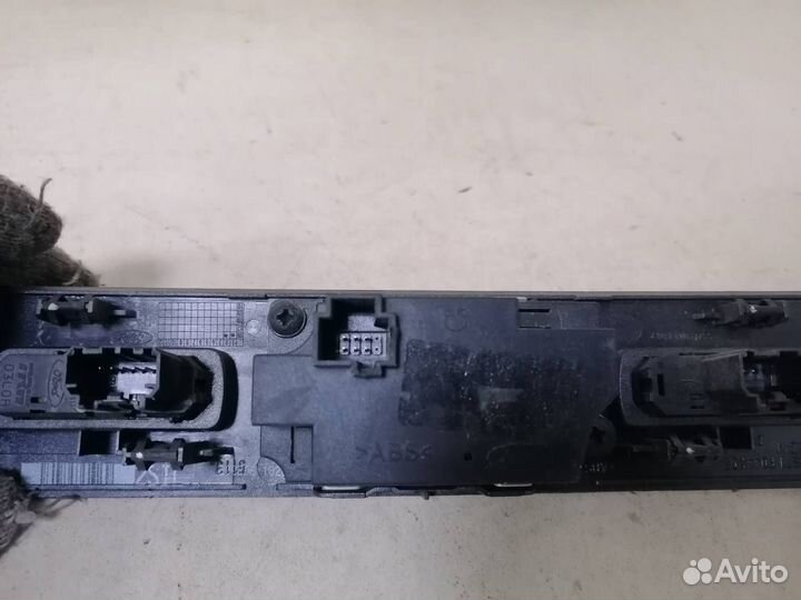 Накладка декоративная Ford Mondeo 3 2000-2007