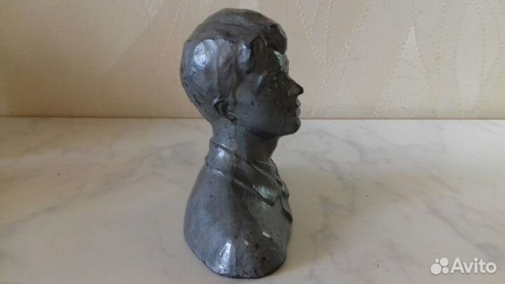 Скульптура. Бюст Есенин СССР Высота 11 см Силумин