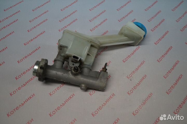 Nissan 46010-AV610 Цилиндр тормозной главный